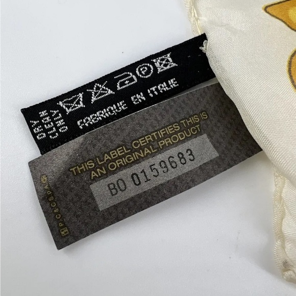 VTG PALOMA PICASSO Hugs & Kisses 100% Silk Scarf 26'' x 26'' Blue&Yellow RARE - Picture 6 of 8